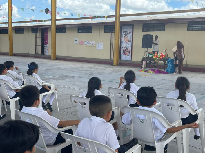 Participan alumnos en Caravana de la Lectura