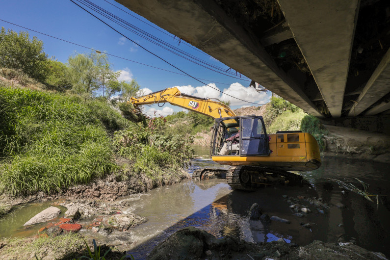 Gobierno del Alcalde Carlos Peña Ortiz continúa labor de desazolve en canales y drenes de Reynosa 