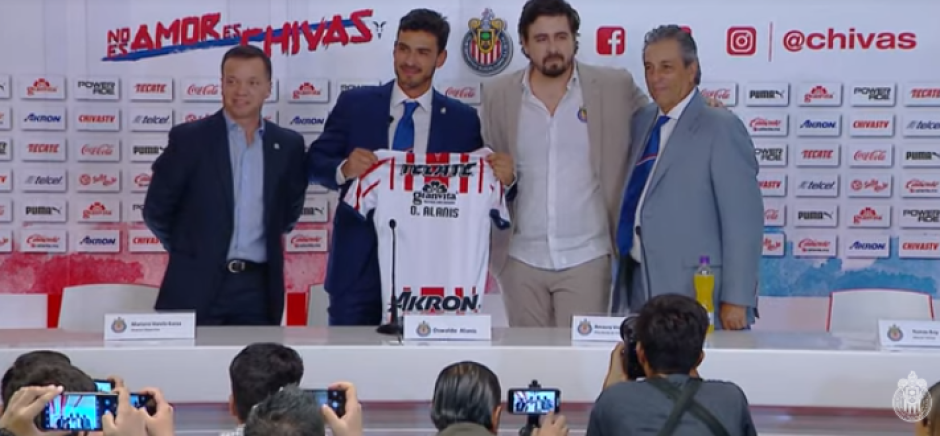Chivas presenta a Oswaldo Alanís 