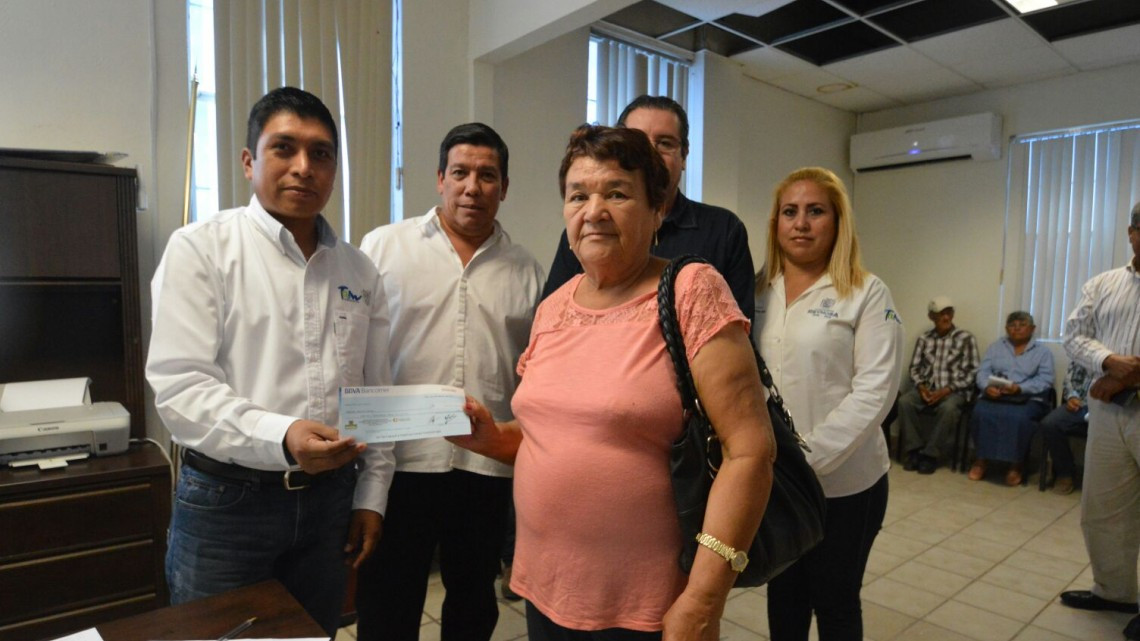 Reciben productores Seguro Pecuario por siniestros