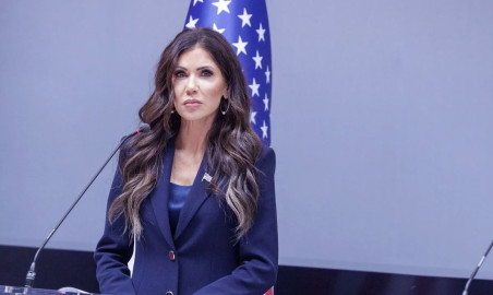 Kristi Noem dice que Maduro ‘tiene que irse’ en medio de nuevas tensiones entre EU y Venezuela