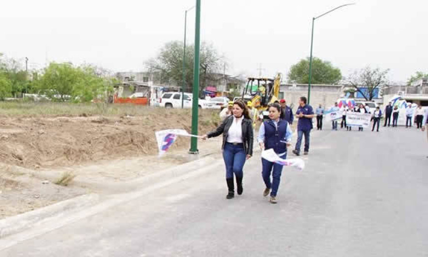 Ponen en marcha programa de banquetas en Miguel Alemán