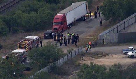 Suman 4 los detenidos por hallazgo de migrantes en tráiler