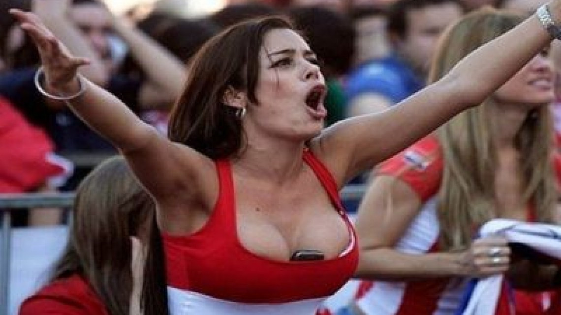 Larissa Riquelme dispuesta a desnudarse si Jaguares llega a la final