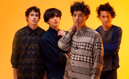 Last Dinosaurs presenta la versión en español de ‘Flying’