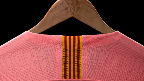 El Barcelona presenta su tercera equipación