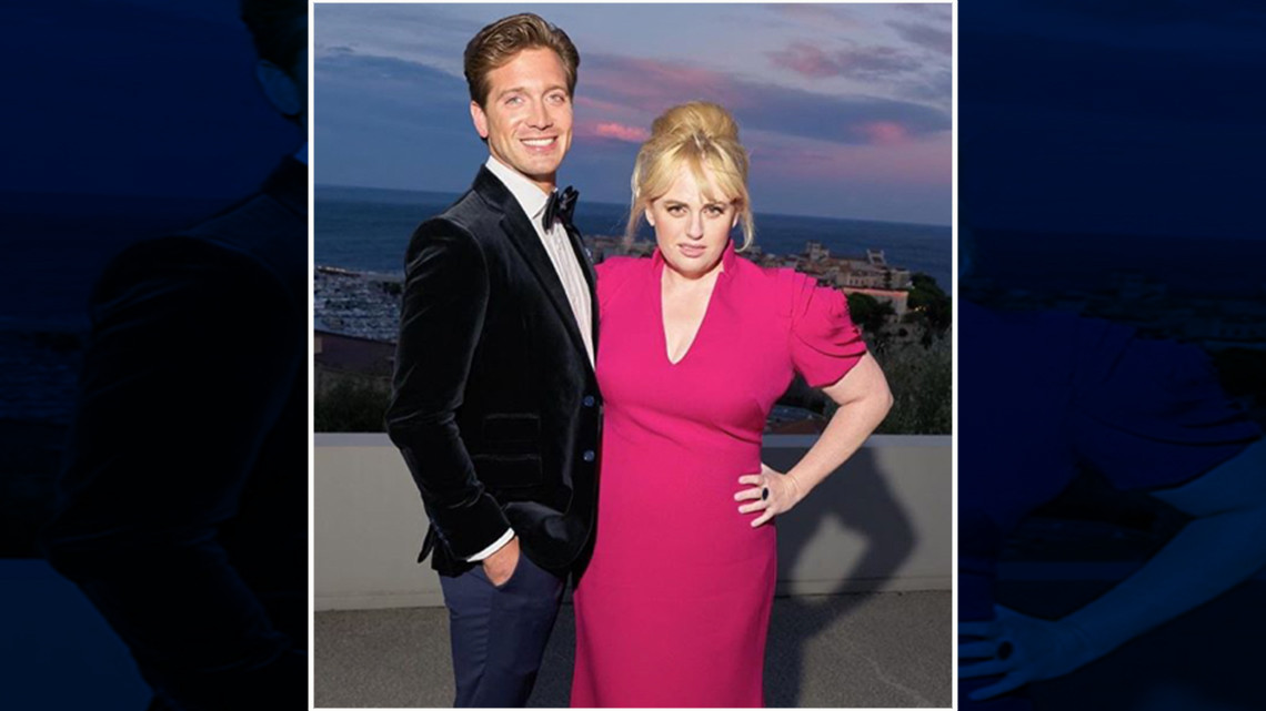 Rebel Wilson presume nueva figura y nuevo novio 