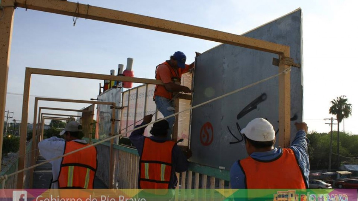 Rehabilitan puente peatonal de calle Francisco I. Madero