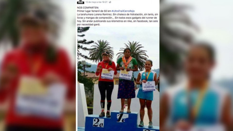 Con sandalias, gana carrera