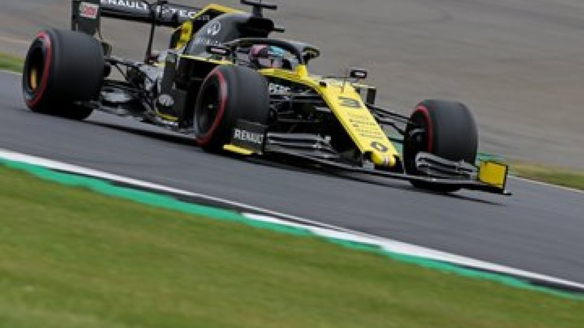 Hamilton se lleva el GP de Gran Bretaña; Checo Pérez termina en la posición 17