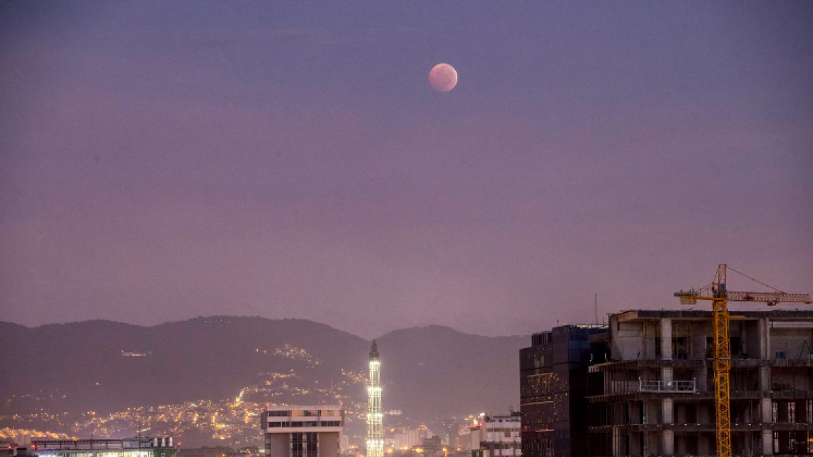 Así se vivió el eclipse lunar total; fenómeno no volverá a repetirse hasta el 2025