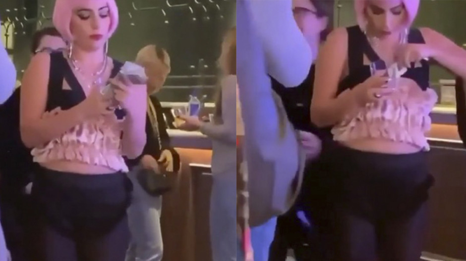 Lady Gaga utiliza su brassiere como monedero