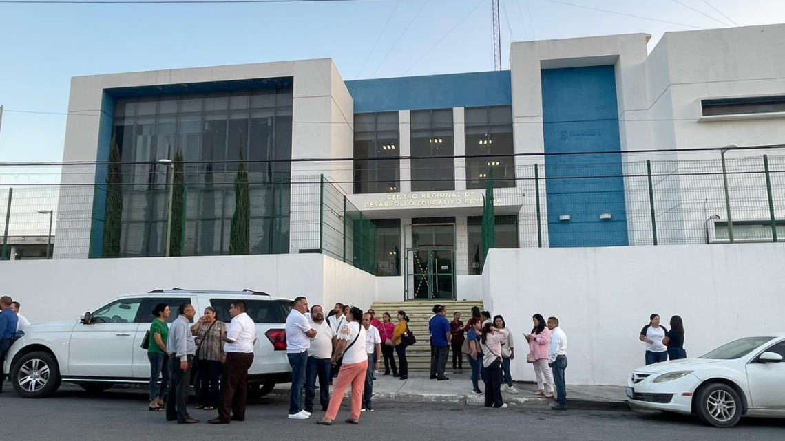 Toma SNTE instalaciones del CREDE; exigen pagos