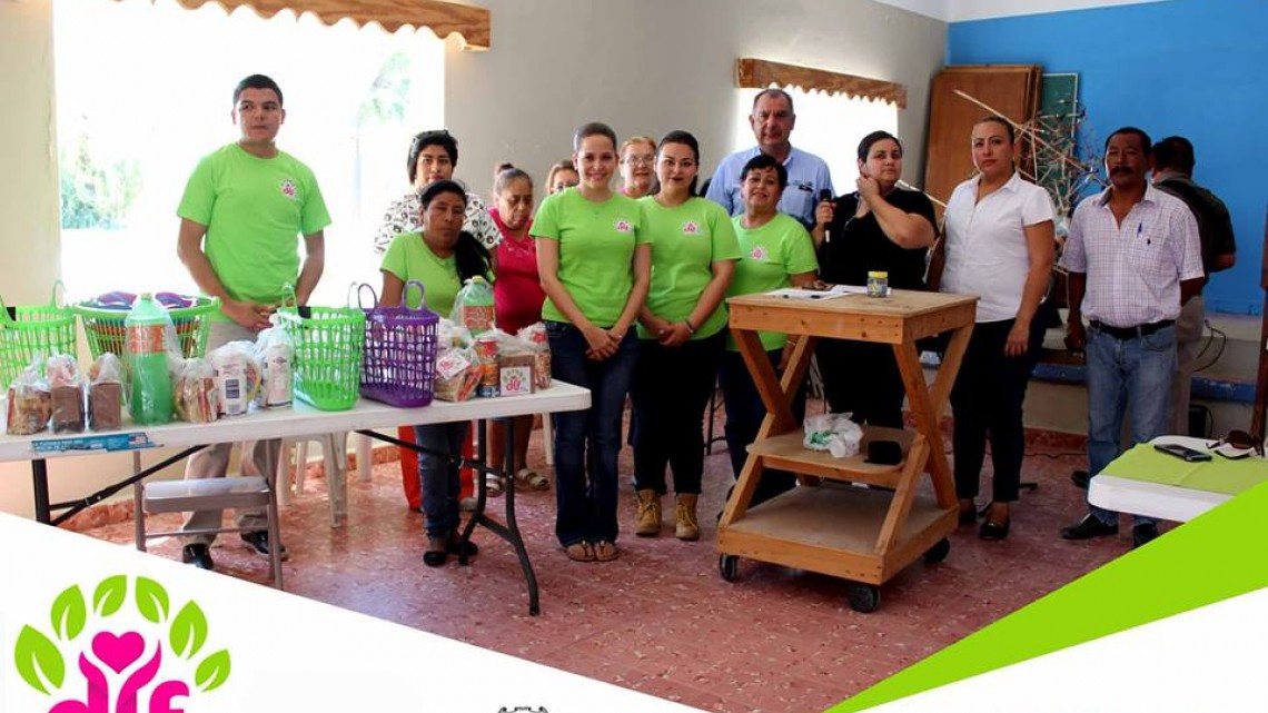 Realizan festejo a abuelitos del mes