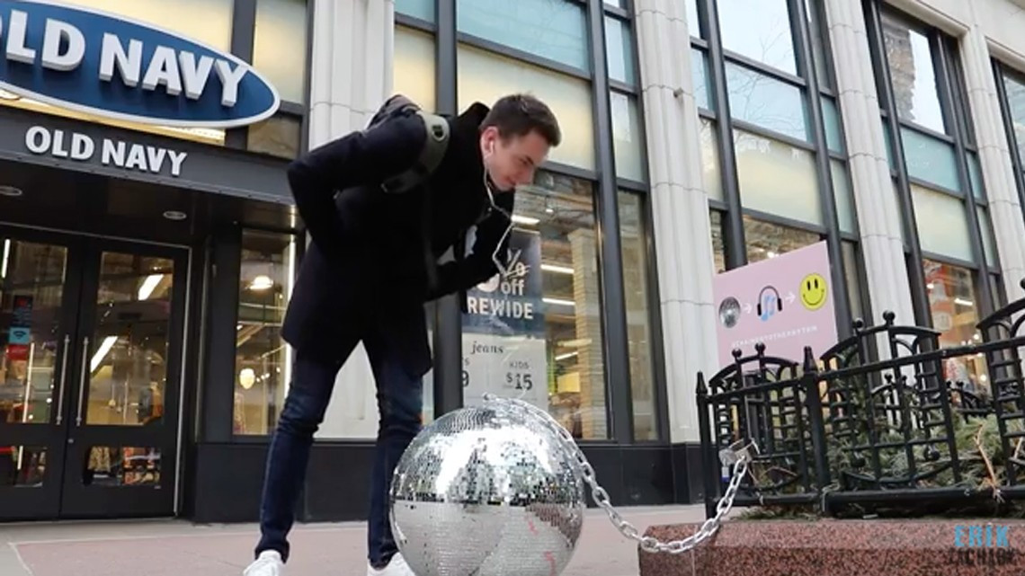 Katy Perry da pistas de nuevo sencillo "Chained to the Rhythm"