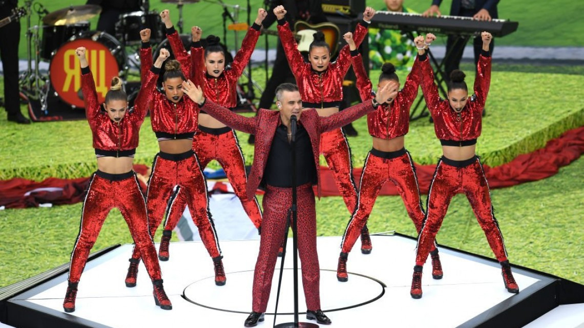 El gran dueto de Robbie Williams y Aida Garifullina en la apertura del Mundial