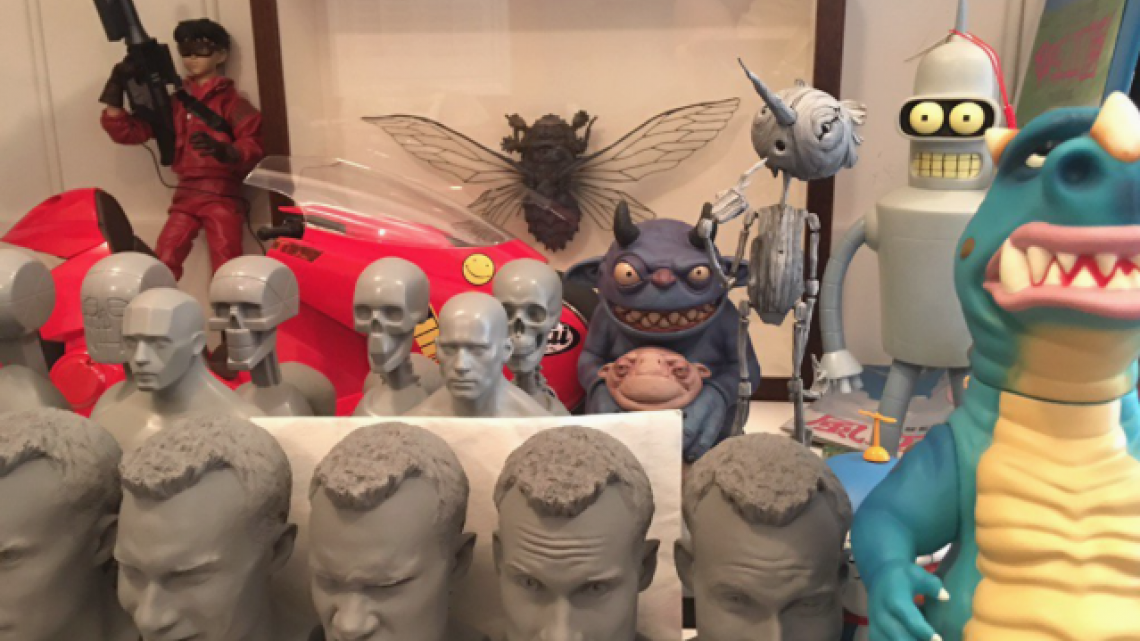 Guillermo del Toro presume sus colecciones