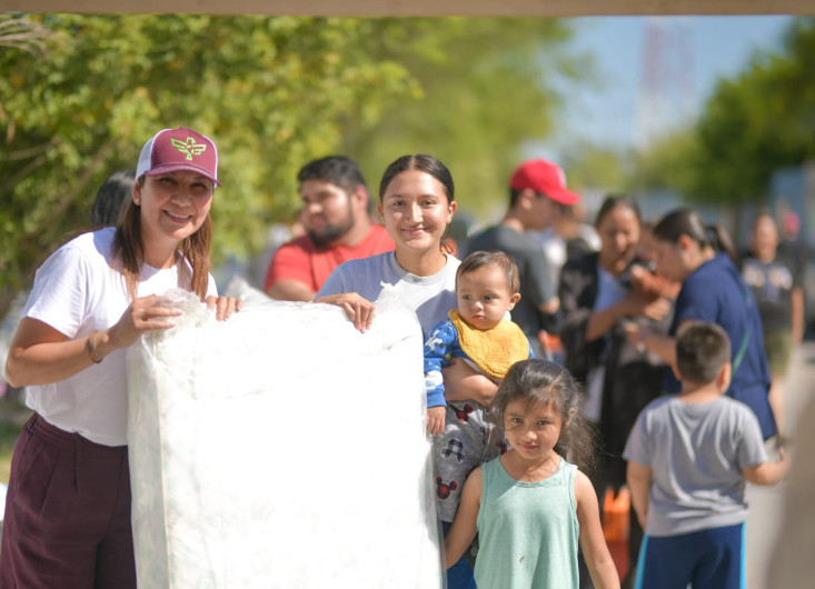 Refuerzan DIF-Reynosa y Voluntariado apoyos en la colonia Marte R. Gómez