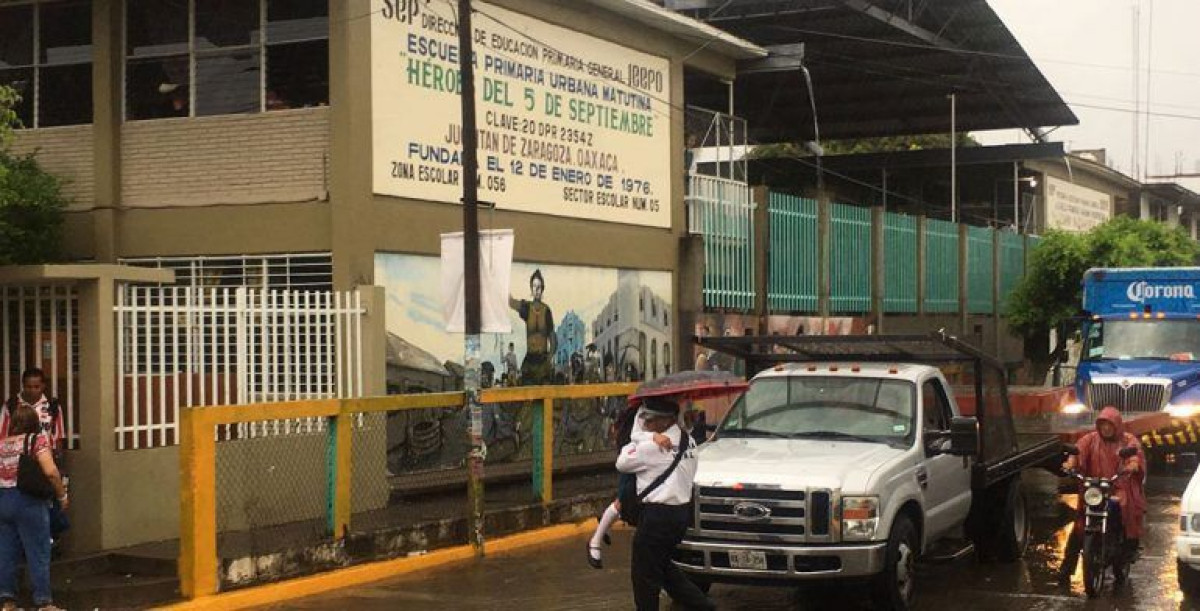 Fuertes lluvias causan suspensión de clases en Oaxaca