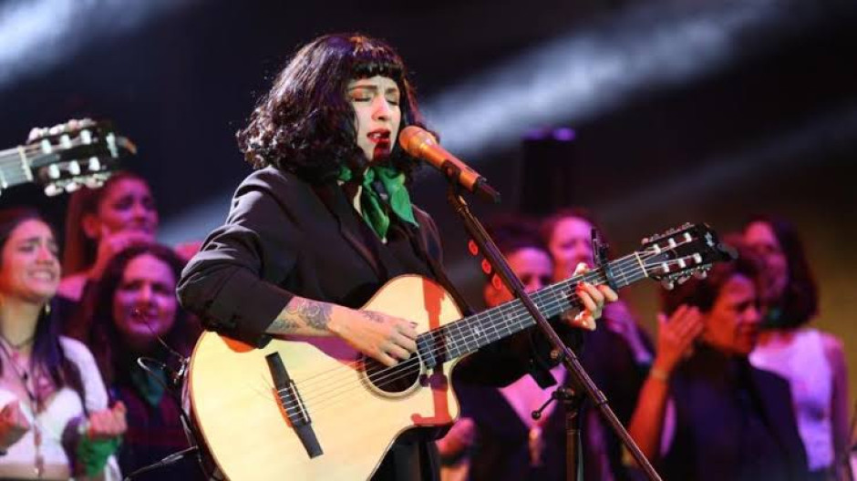 Mon Laferte canceló concierto a Okupa Bloque Negro
