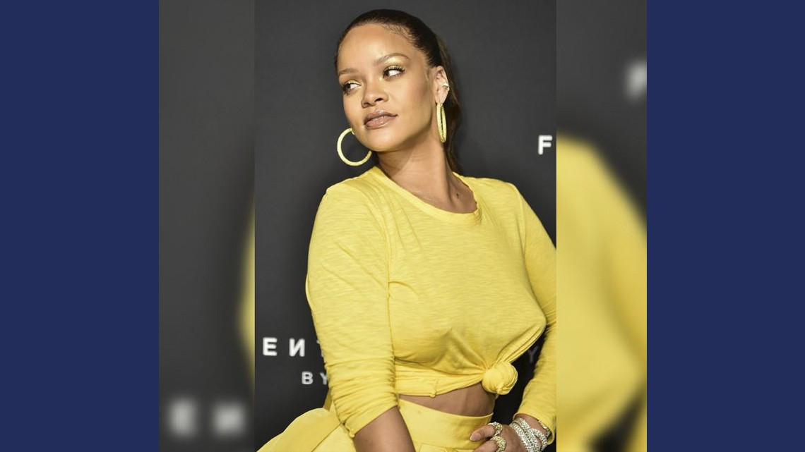Rihanna vuelve a usar pomposo vestido amarillo 