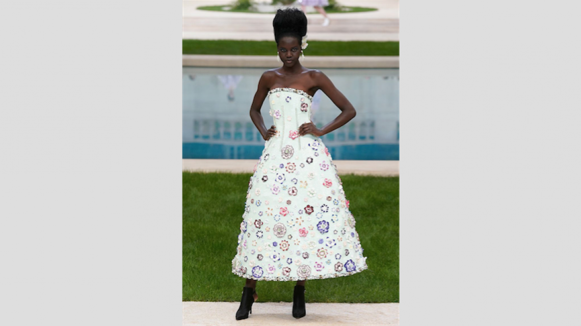 La fiesta de piscina retro de Chanel en París 