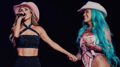 Karol G y Anahí se unen y cantan "Sálvame" de RBD