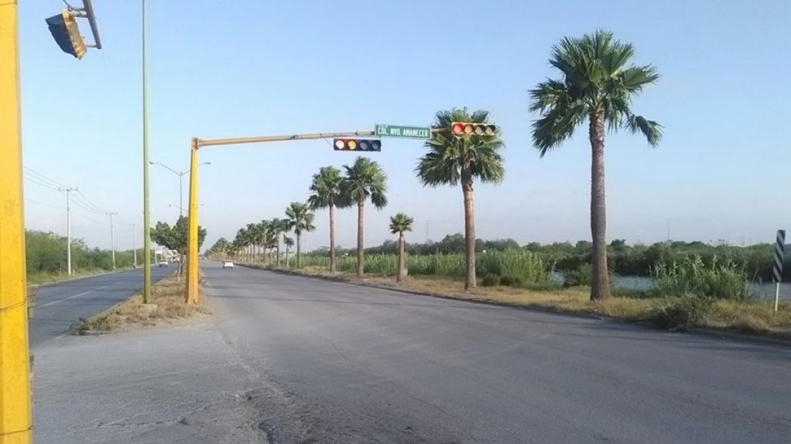 Reparan semáforo en boulevard Colosio