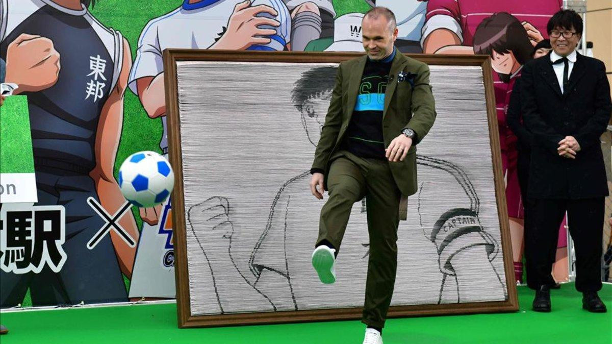 Iniesta inaugura una estación de metro dedicada a Oliver y Benji