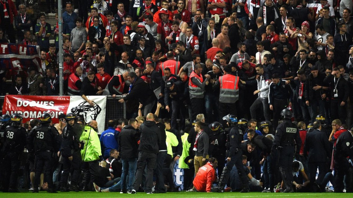Suspenden partido del Lille por avalancha de hinchas