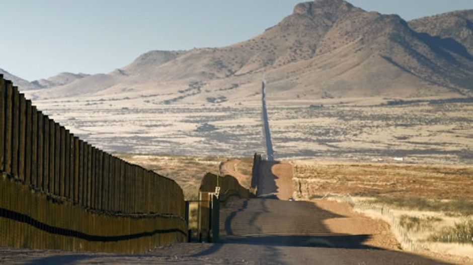Iniciará EU construcción del muro con recursos propios 