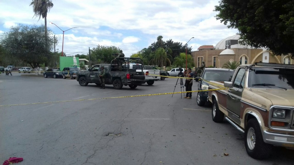 Camioneta se impacta en presidencia municipal de Rio Bravo