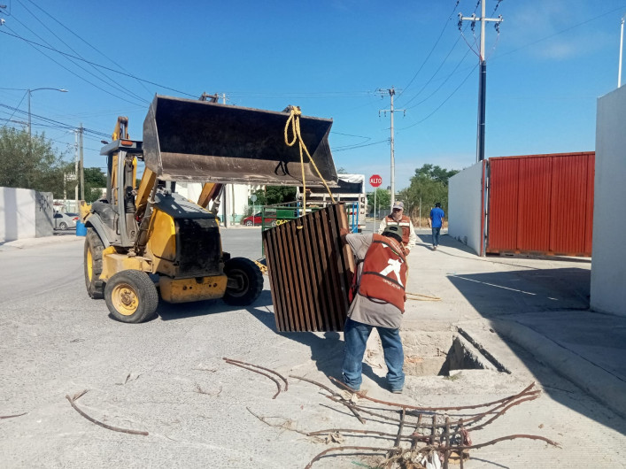 Instaló el Municipio una rejilla de drenaje pluvial en el libramiento Echeverría 
