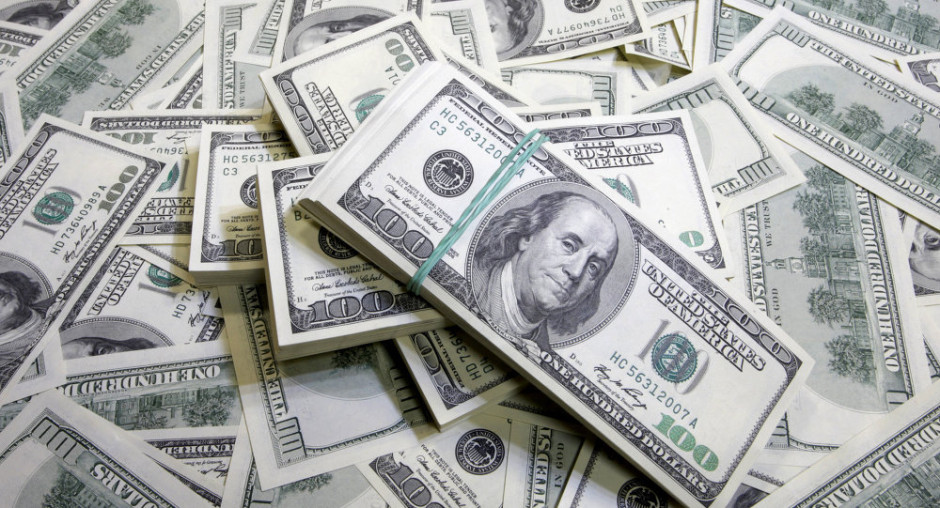 Dólar cierra con el precio más  bajo en lo que va del año 