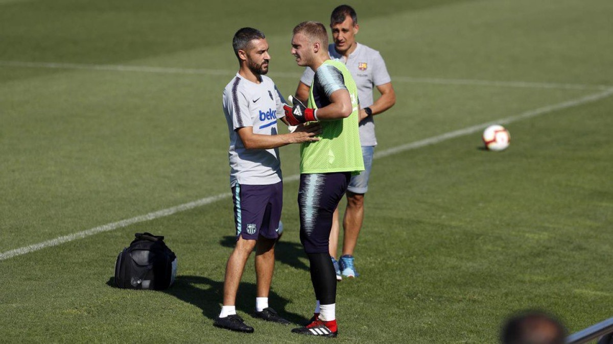Portero Cillessen sufre esguince intercostal en entrenamiento