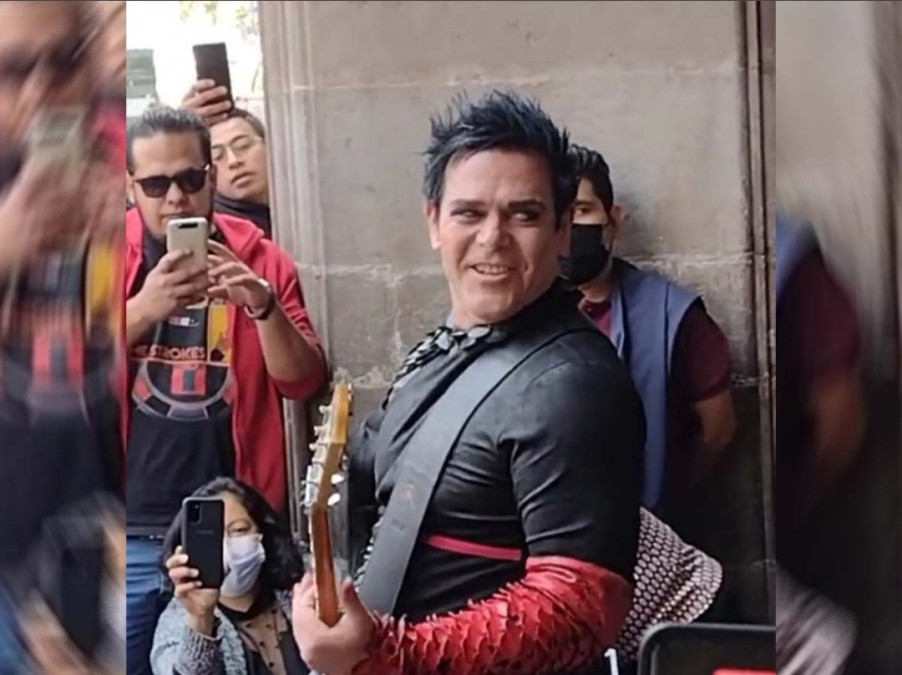 Guitarrista de Rammstein sorprende cantando en el Zócalo 