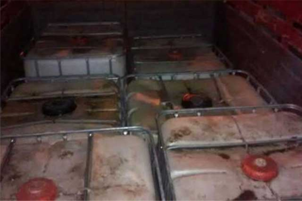 Decomisan gasolina robada y camionetas en Veracruz