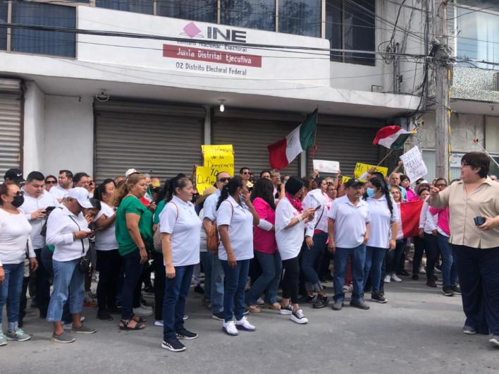 Reynosenses marchan en defensa del INE