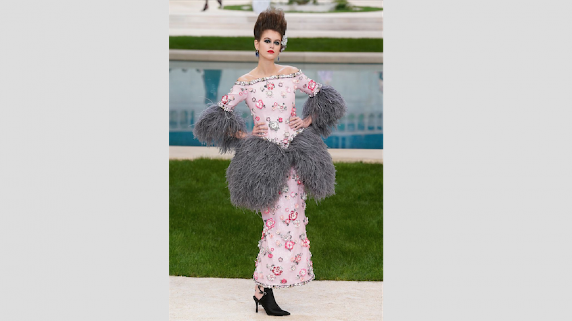 La fiesta de piscina retro de Chanel en París 