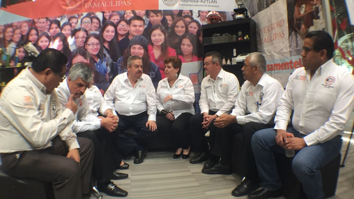 Presentan oferta académica a estudiantes, buscan que no emigren 