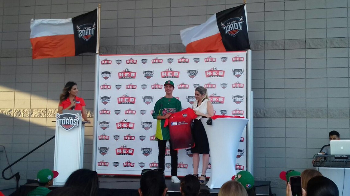 Festejan a la Treviño Kelly en HEB Park