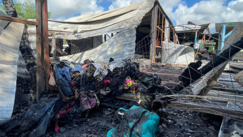 Tianguistas afectados por incendio piden apoyo para reparar sus locales