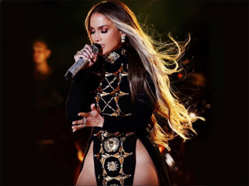 Jennifer López canta en Nueva York sin ropa interior