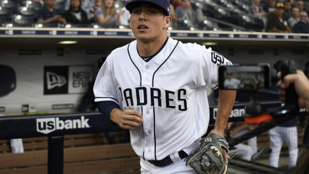 Luis Urías logra buen debut en Grandes Ligas ante Padres