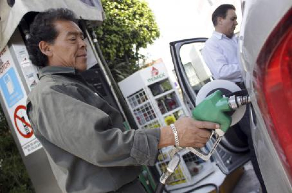 Recortan personal gasolinero 