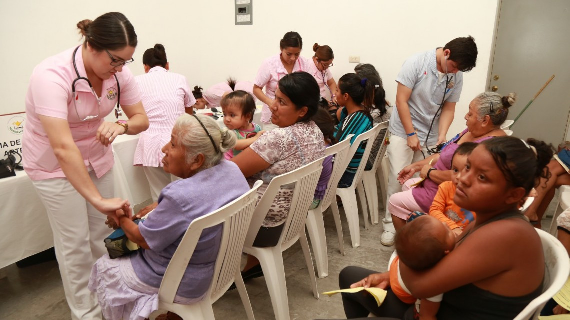 DIF Reynosa beneficia a 700 personas en fraccionamiento los almendros