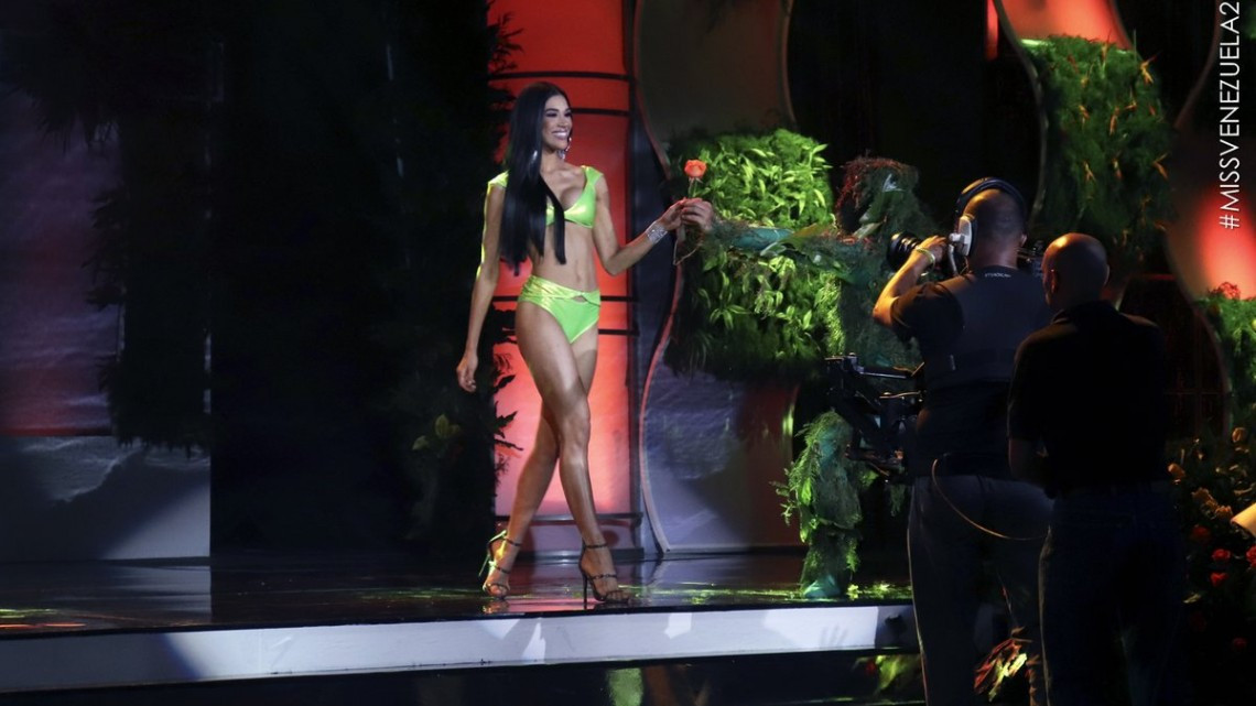 Thalia Olvino es coronada como Miss Venezuela