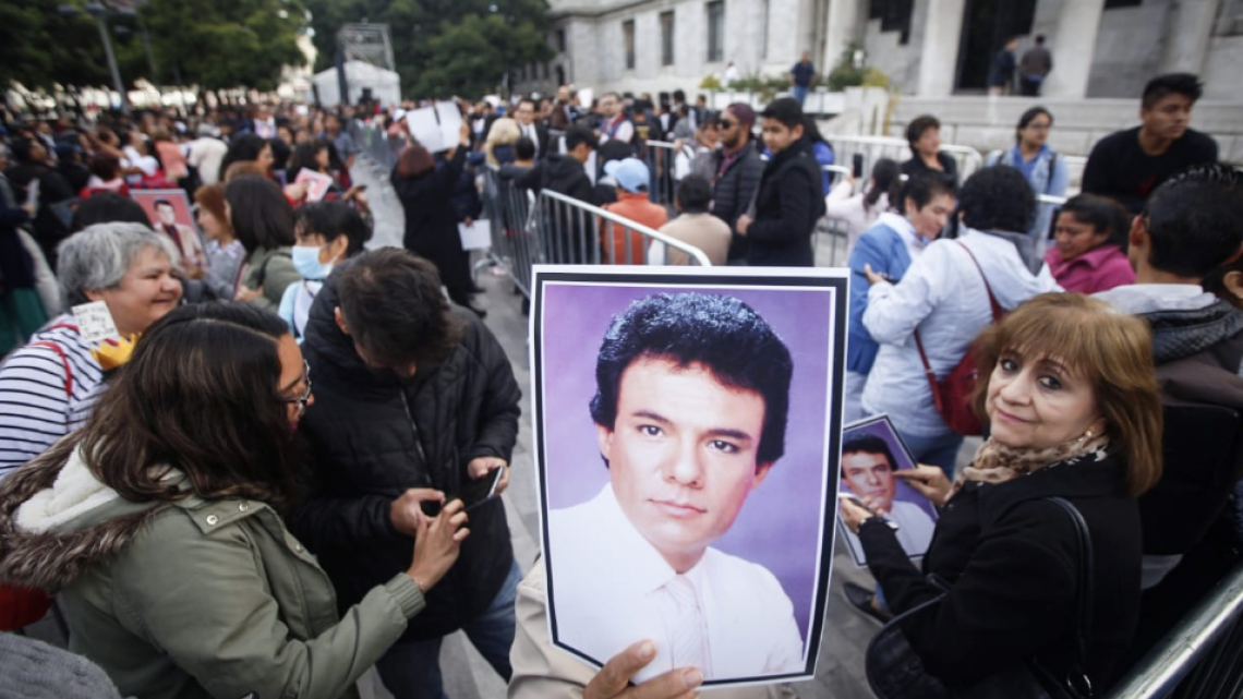 Rinden homenaje a José José en Ciudad de México
