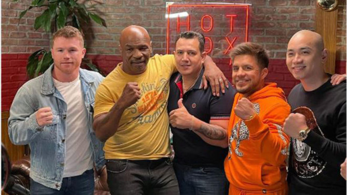 Mike Tyson visita al ‘Canelo’ Álvarez en su campamento 