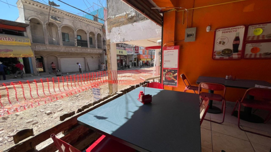 Trabajos de pavimentación traen perdidas de 90% a comerciantes de la peatonal Hidalgo